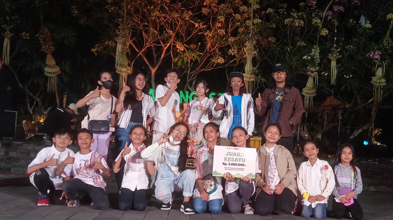 Kemantren Kraton Raih Juara 1 Festival Permainan Tradisional.