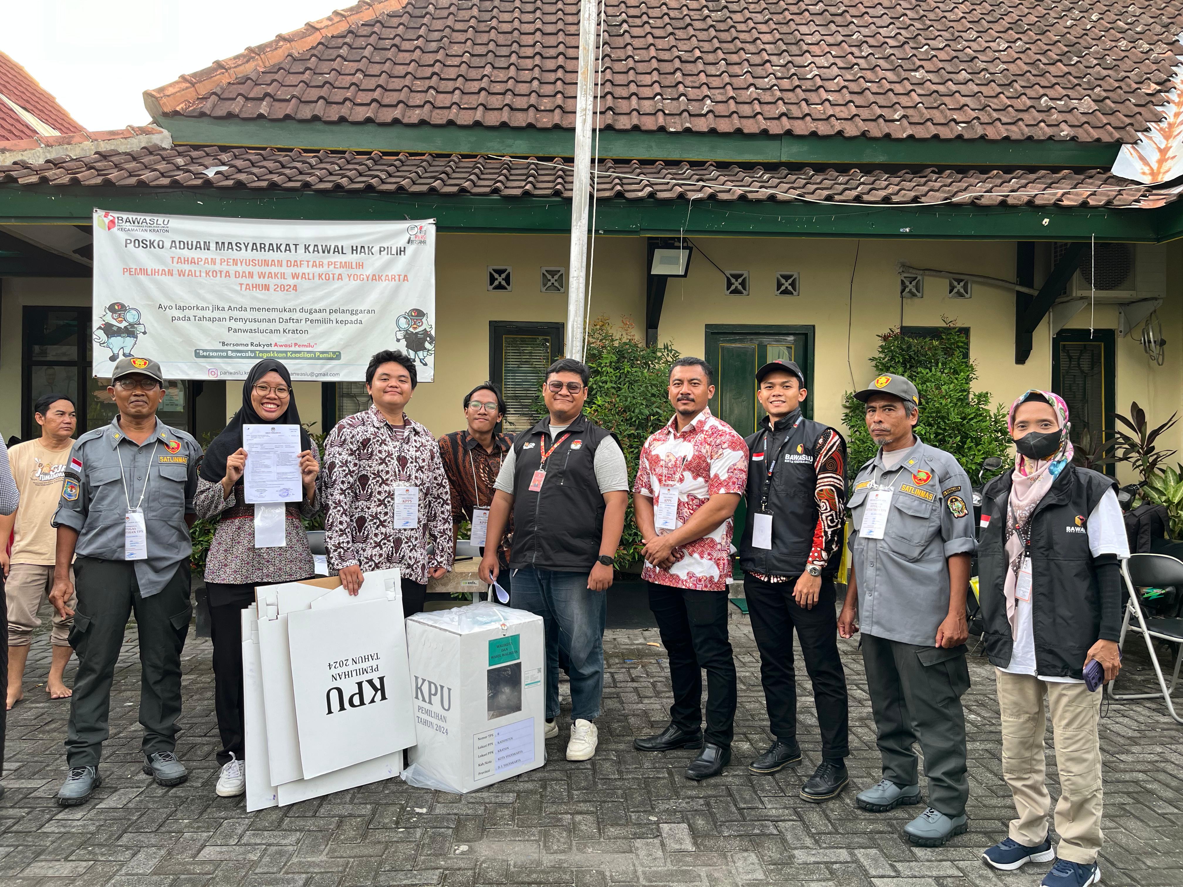 Pengembalian kotak di PPK Kemantren Kraton