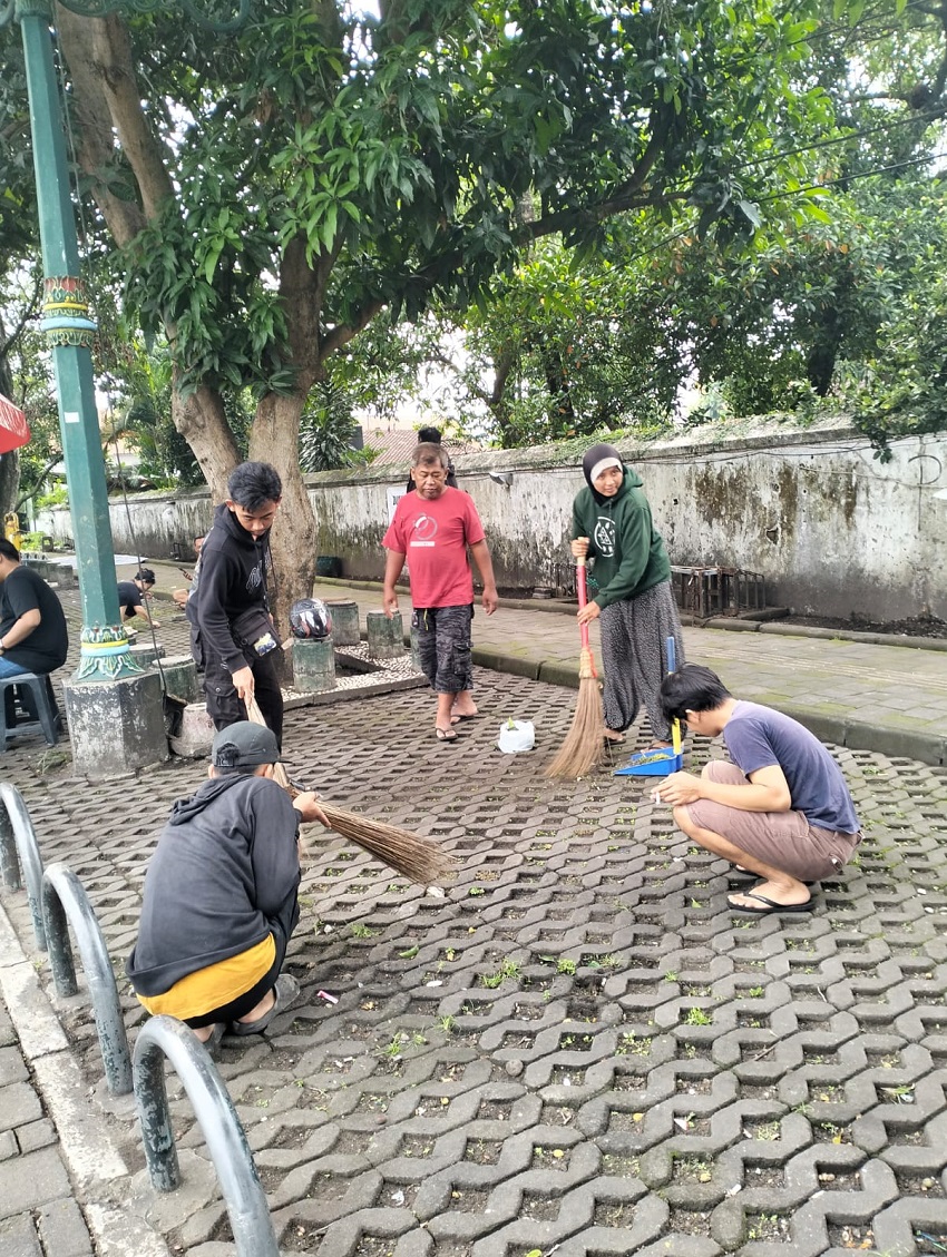 Kerja Bakti Secara Serentak Dalam Rangka memperingati Hari Kesetiakawanan Nasional